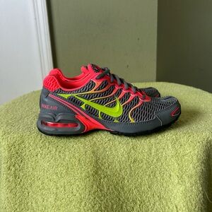 Nike Air Max Torch 4 Women’s Gray/Neon Green/Coral Sports Shoes Sz 6.5 Like New